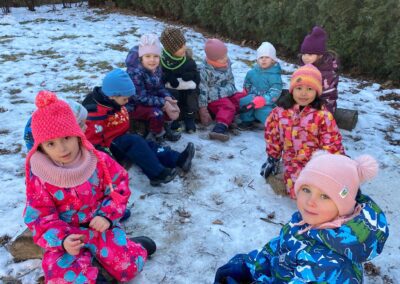 Hrátky s ledem a sněhem na školní zahradě